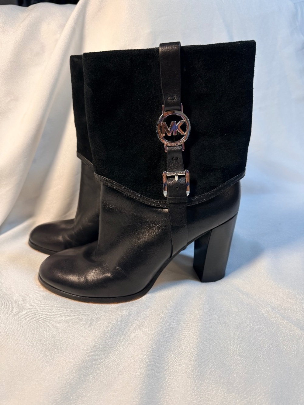Michael Kors Black Leather Suede MK Logo Buckle Block Heel Boots Size 8.5M